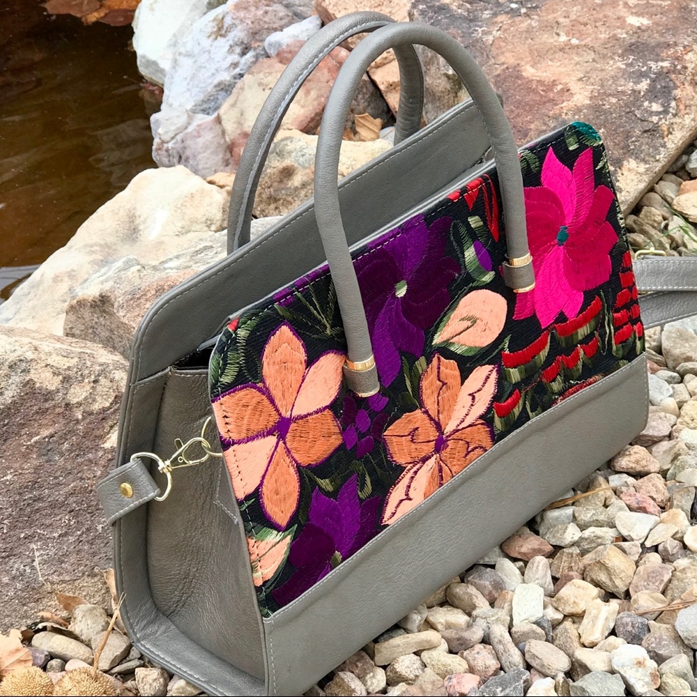 Genuine Leather Handbag floral embroidery - Picture 3 of 7